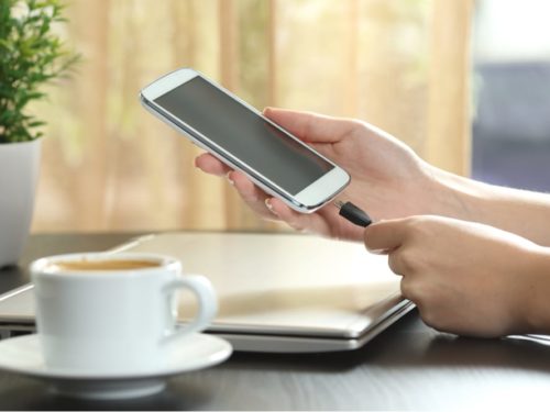 The Top 4 Reasons You Should Have A Phone Charger at Your Restaurant?